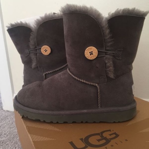 Grey bailey button UGGS - Picture 3 of 3